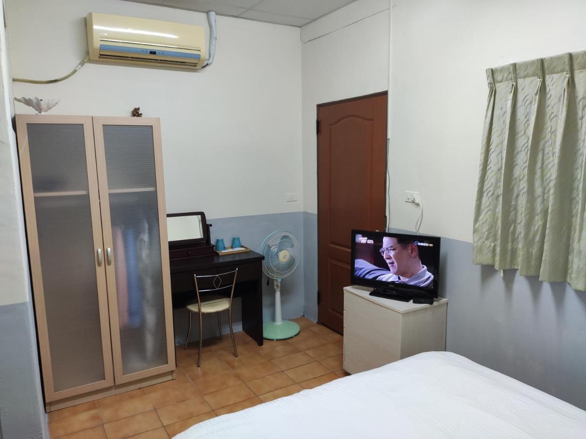 Papa Bear'S Guesthouse Тайчжун Номер фото