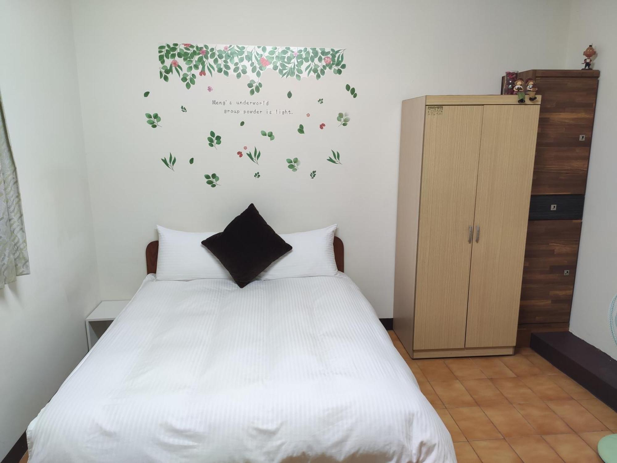Papa Bear'S Guesthouse Тайчжун Номер фото