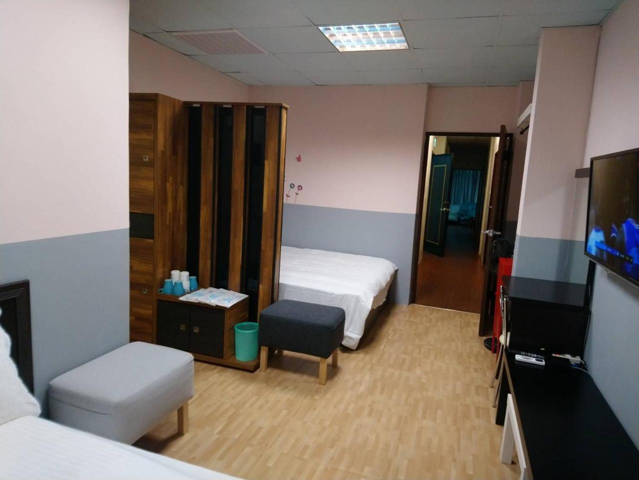 Papa Bear'S Guesthouse Тайчжун Экстерьер фото