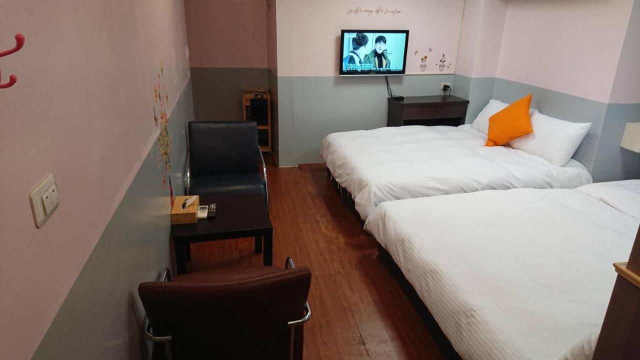 Papa Bear'S Guesthouse Тайчжун Экстерьер фото