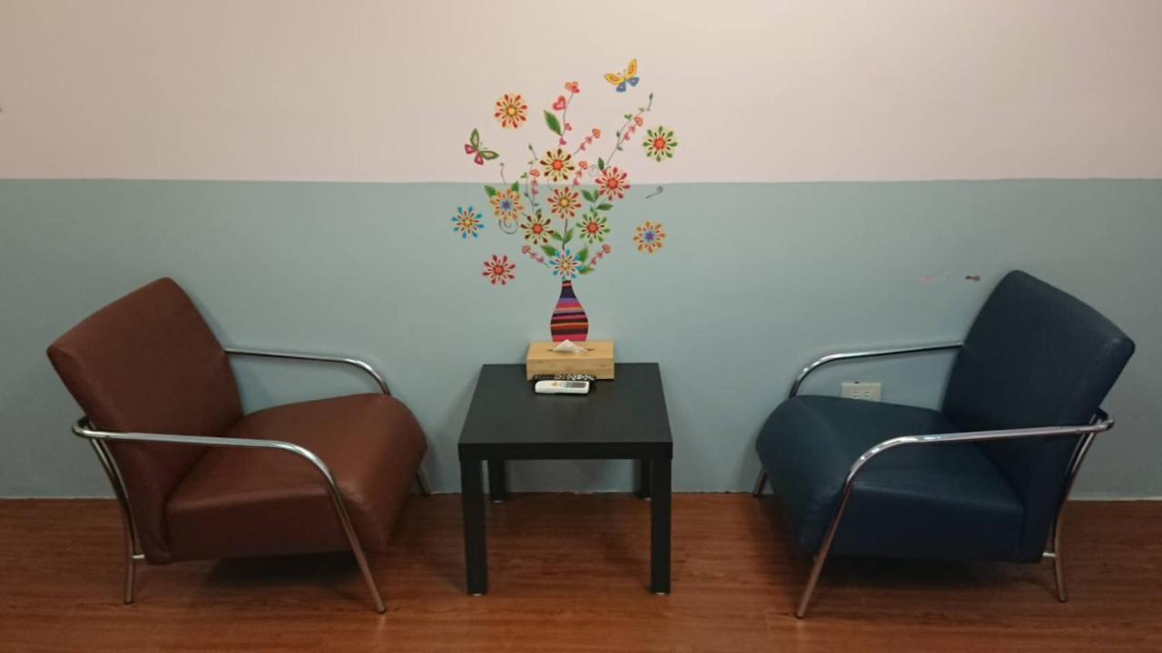 Papa Bear'S Guesthouse Тайчжун Экстерьер фото
