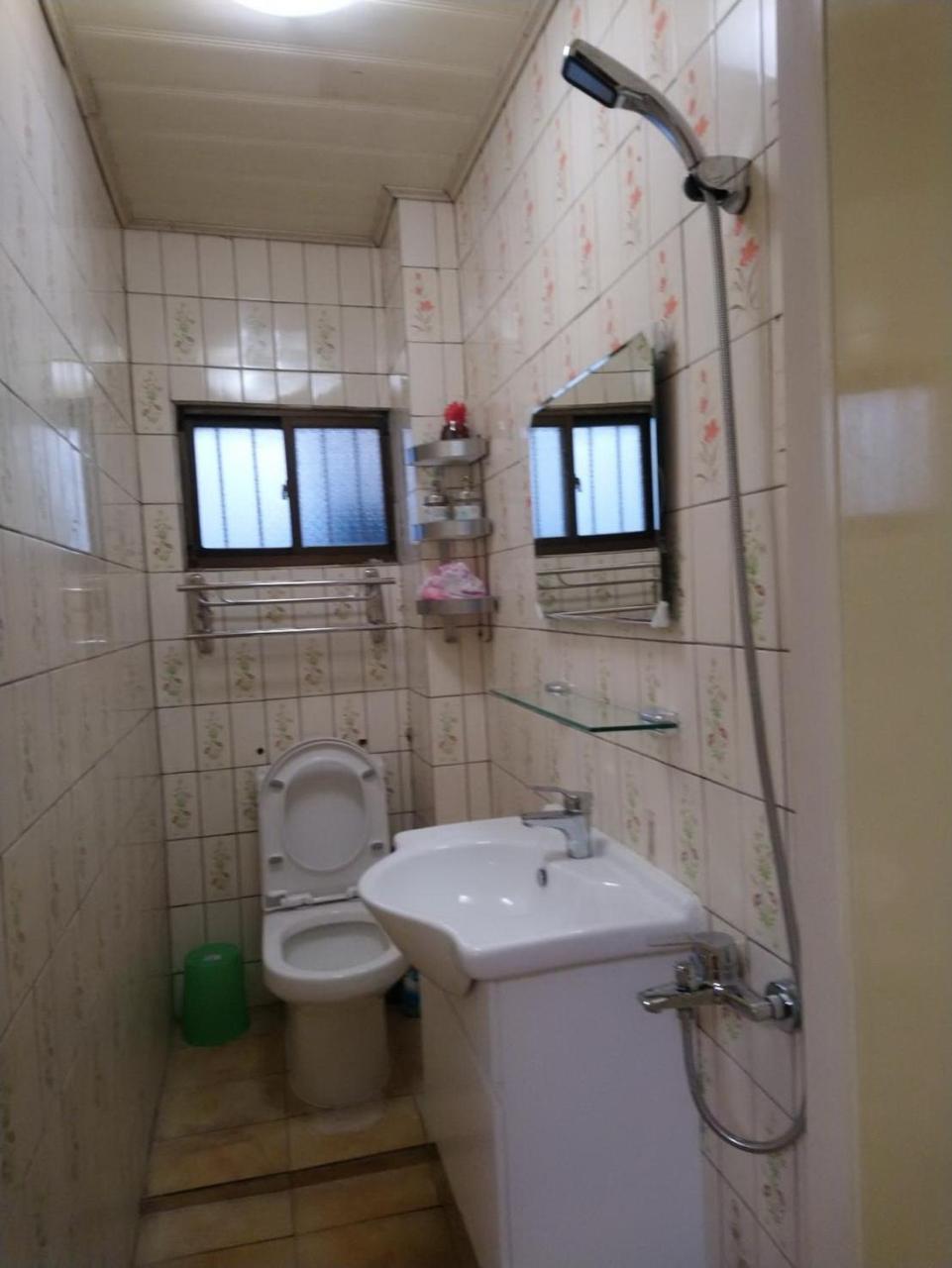 Papa Bear'S Guesthouse Тайчжун Экстерьер фото
