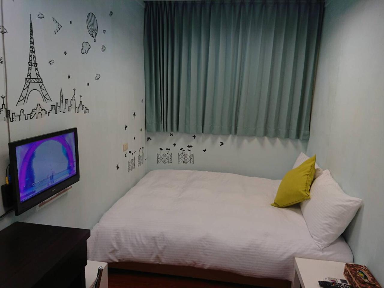 Papa Bear'S Guesthouse Тайчжун Экстерьер фото