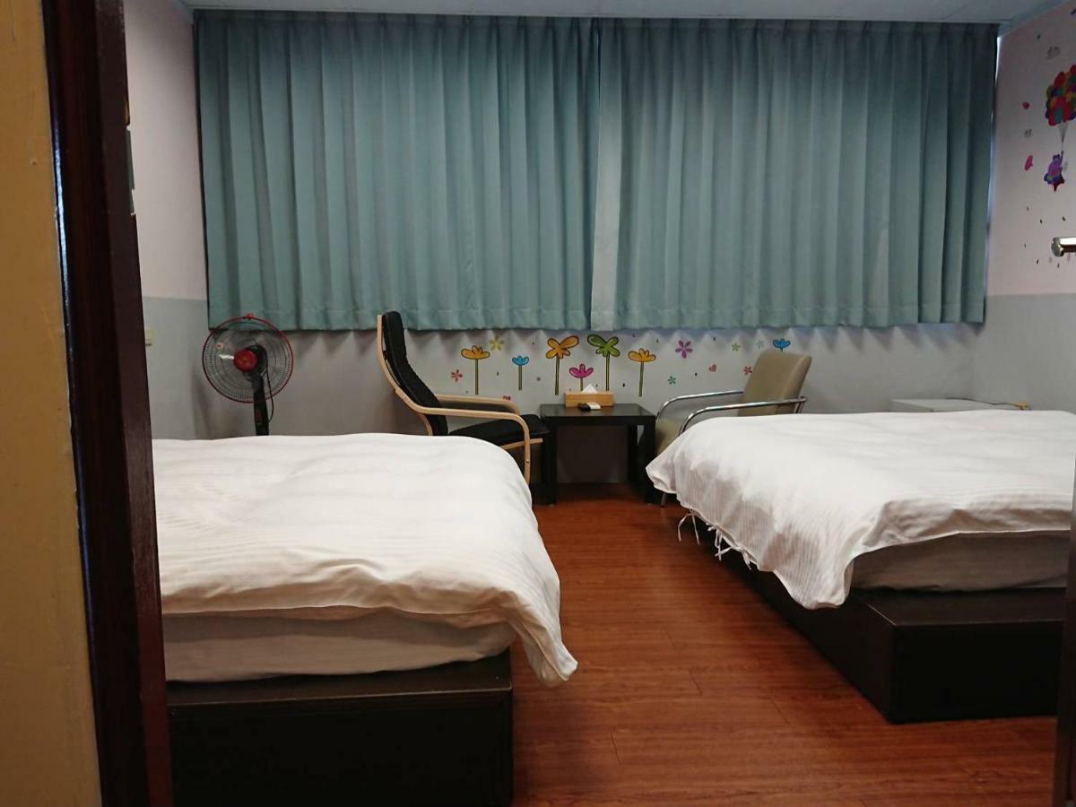 Papa Bear'S Guesthouse Тайчжун Экстерьер фото