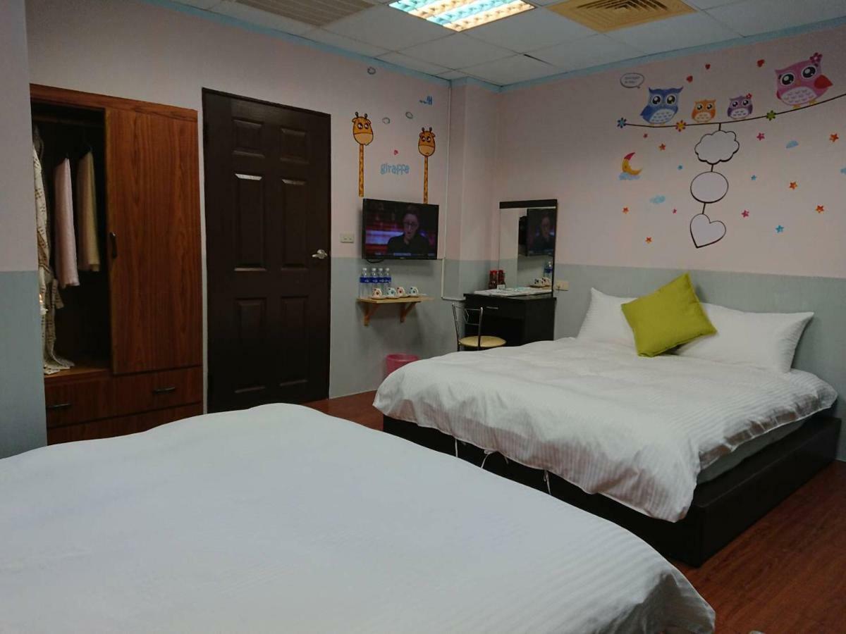 Papa Bear'S Guesthouse Тайчжун Экстерьер фото
