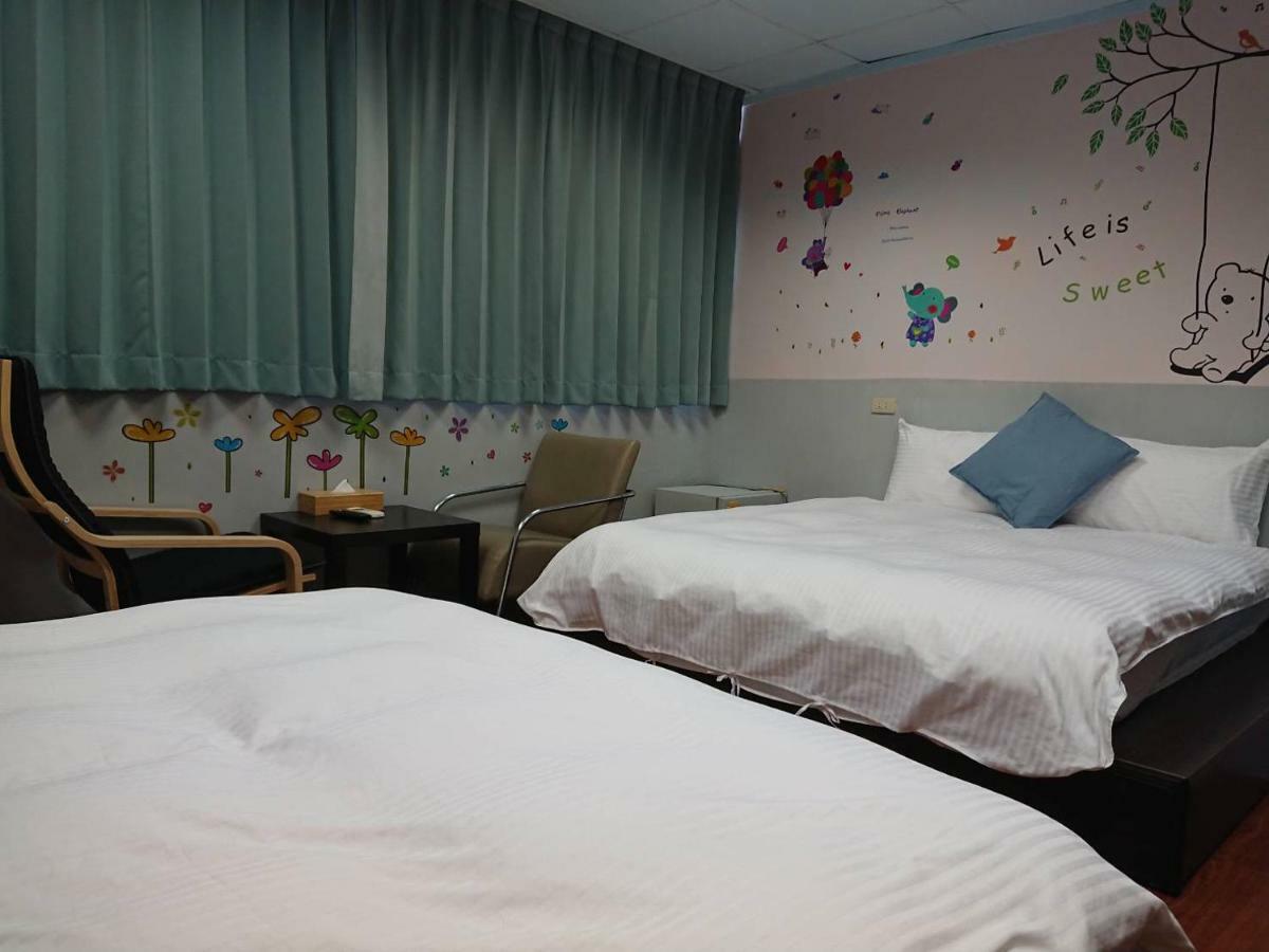 Papa Bear'S Guesthouse Тайчжун Экстерьер фото