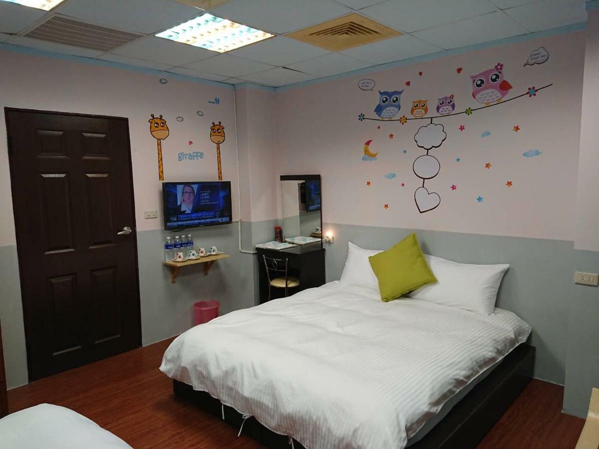 Papa Bear'S Guesthouse Тайчжун Экстерьер фото