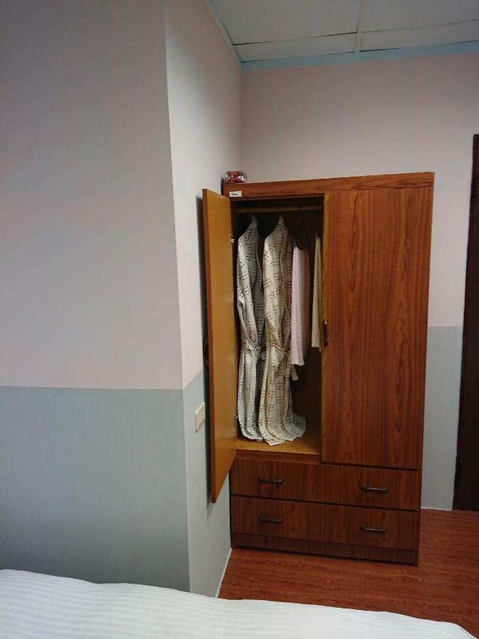 Papa Bear'S Guesthouse Тайчжун Экстерьер фото