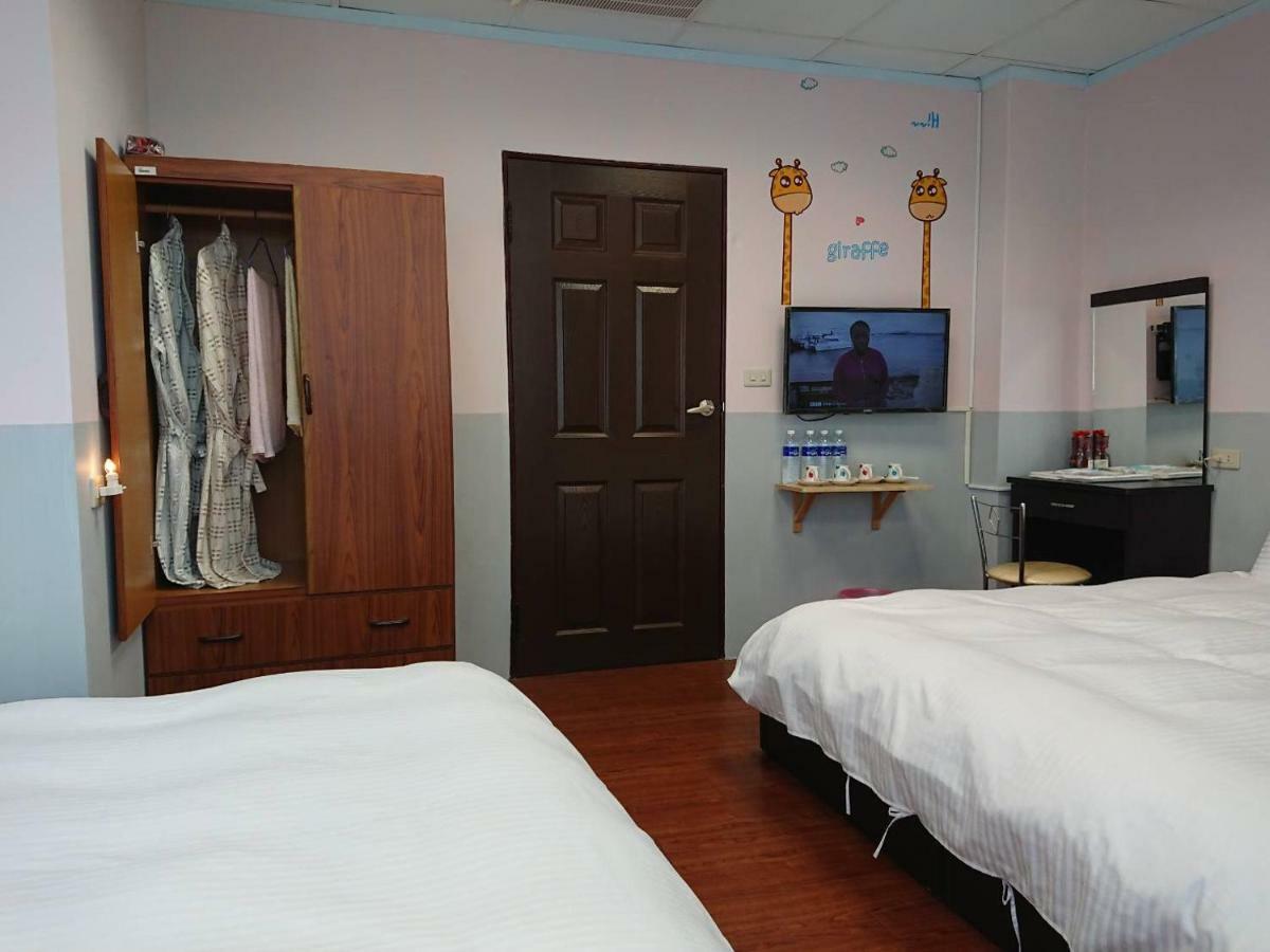 Papa Bear'S Guesthouse Тайчжун Экстерьер фото