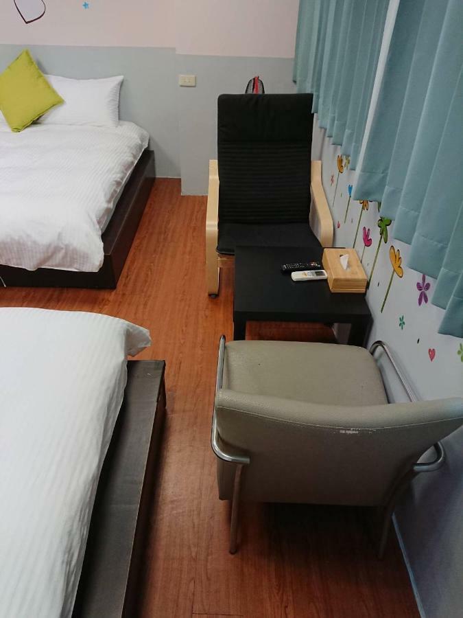 Papa Bear'S Guesthouse Тайчжун Экстерьер фото