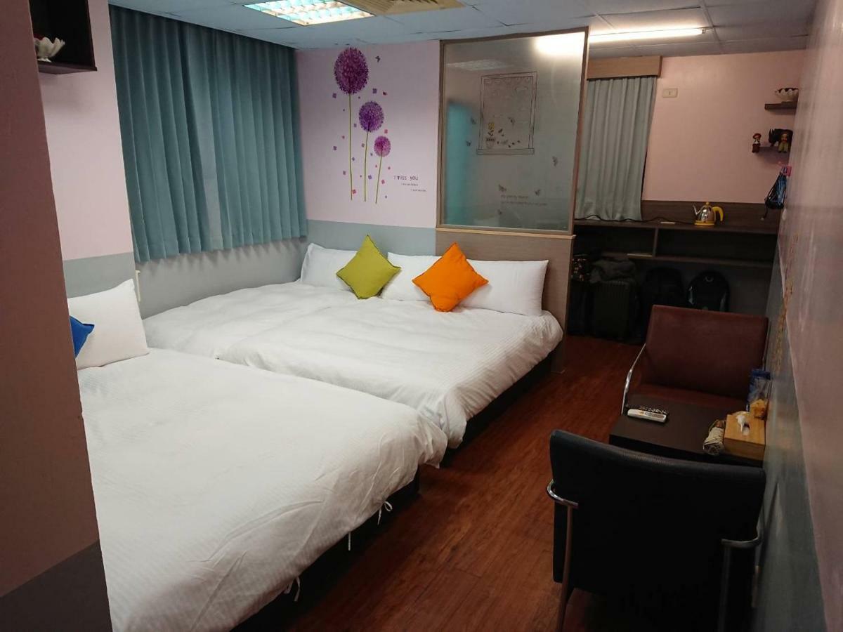 Papa Bear'S Guesthouse Тайчжун Экстерьер фото