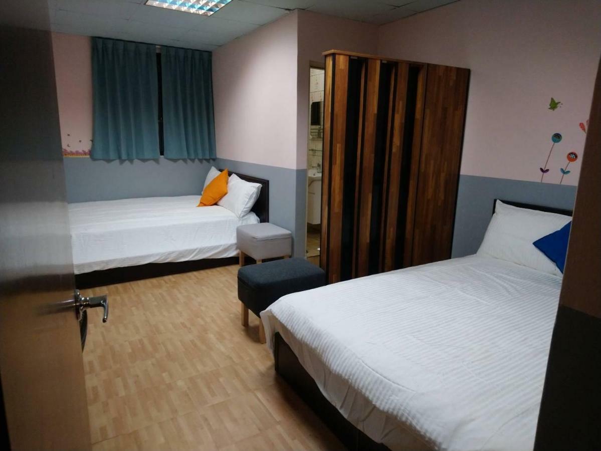 Papa Bear'S Guesthouse Тайчжун Экстерьер фото