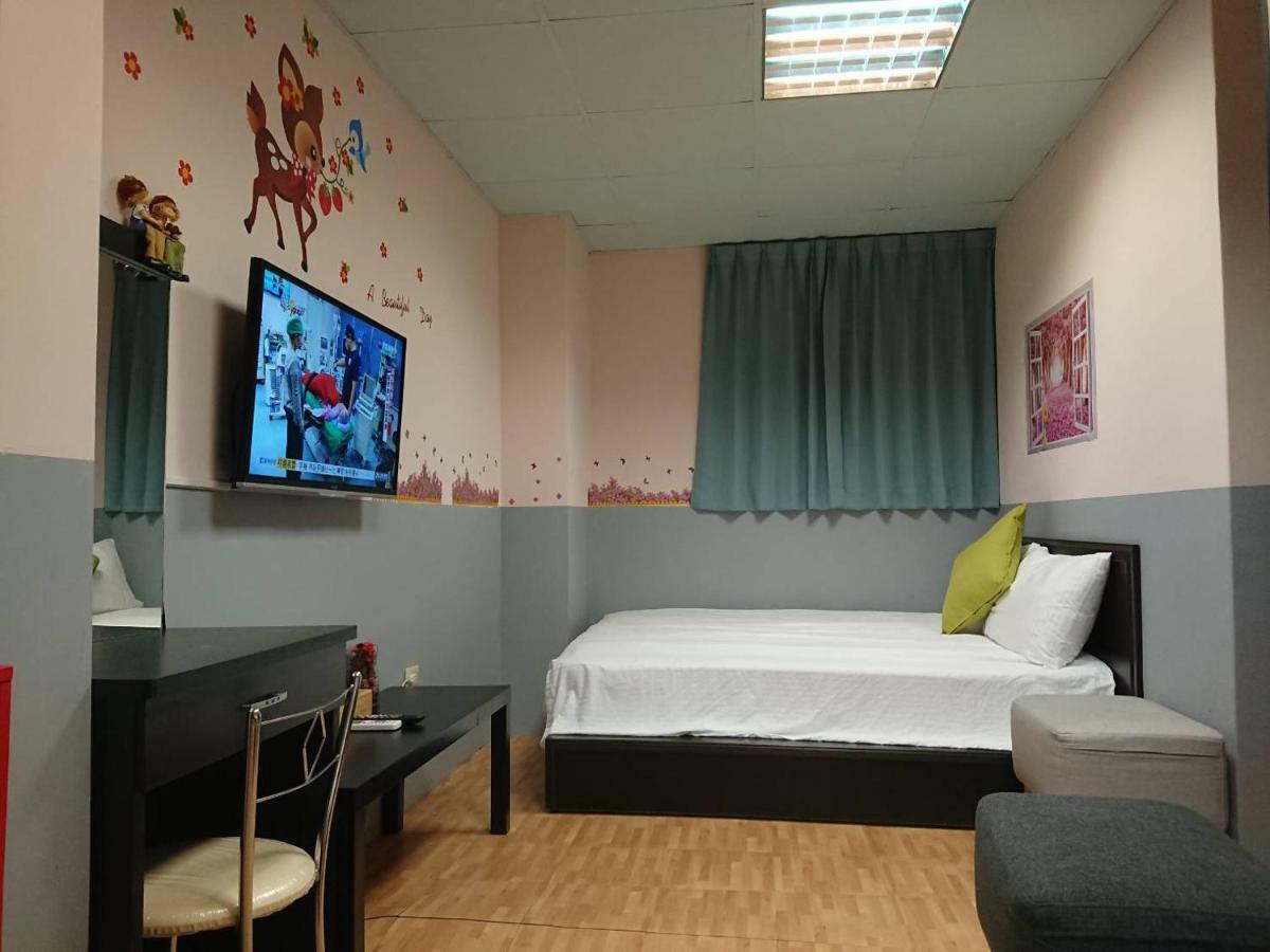 Papa Bear'S Guesthouse Тайчжун Экстерьер фото