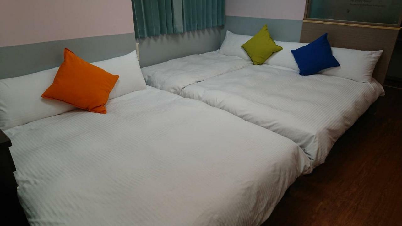 Papa Bear'S Guesthouse Тайчжун Экстерьер фото